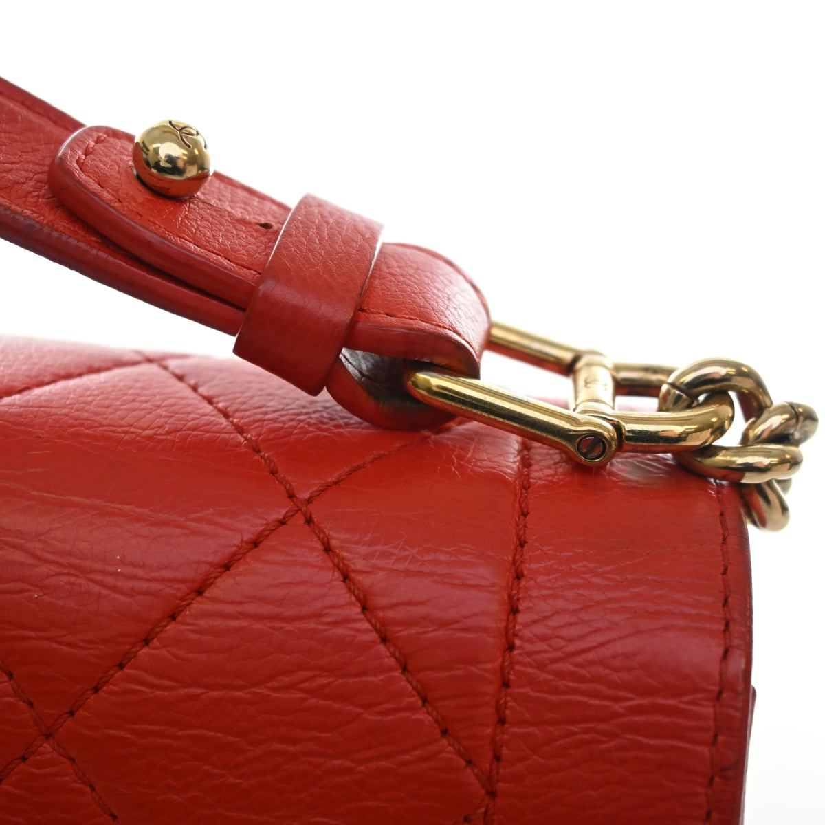 Pre-Owned Chanel Flap Bag Medium Calfskin Label Click, gold hardware close-up, photo 16 of 24