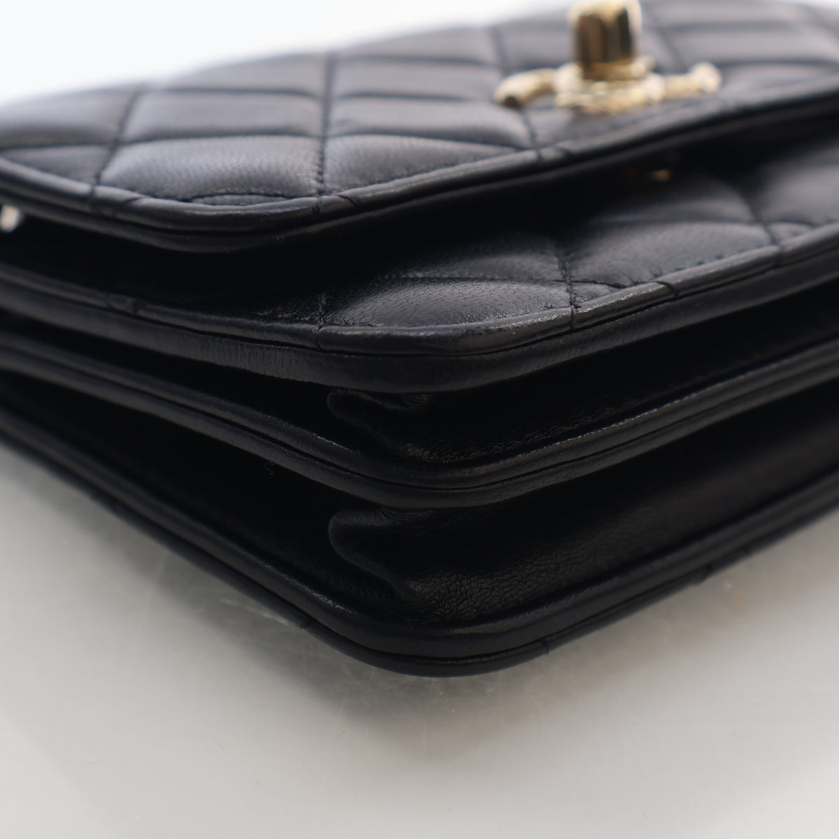 Pre-Owned Chanel Wallet On Chain Lambskin Trendy CC WOC, side view