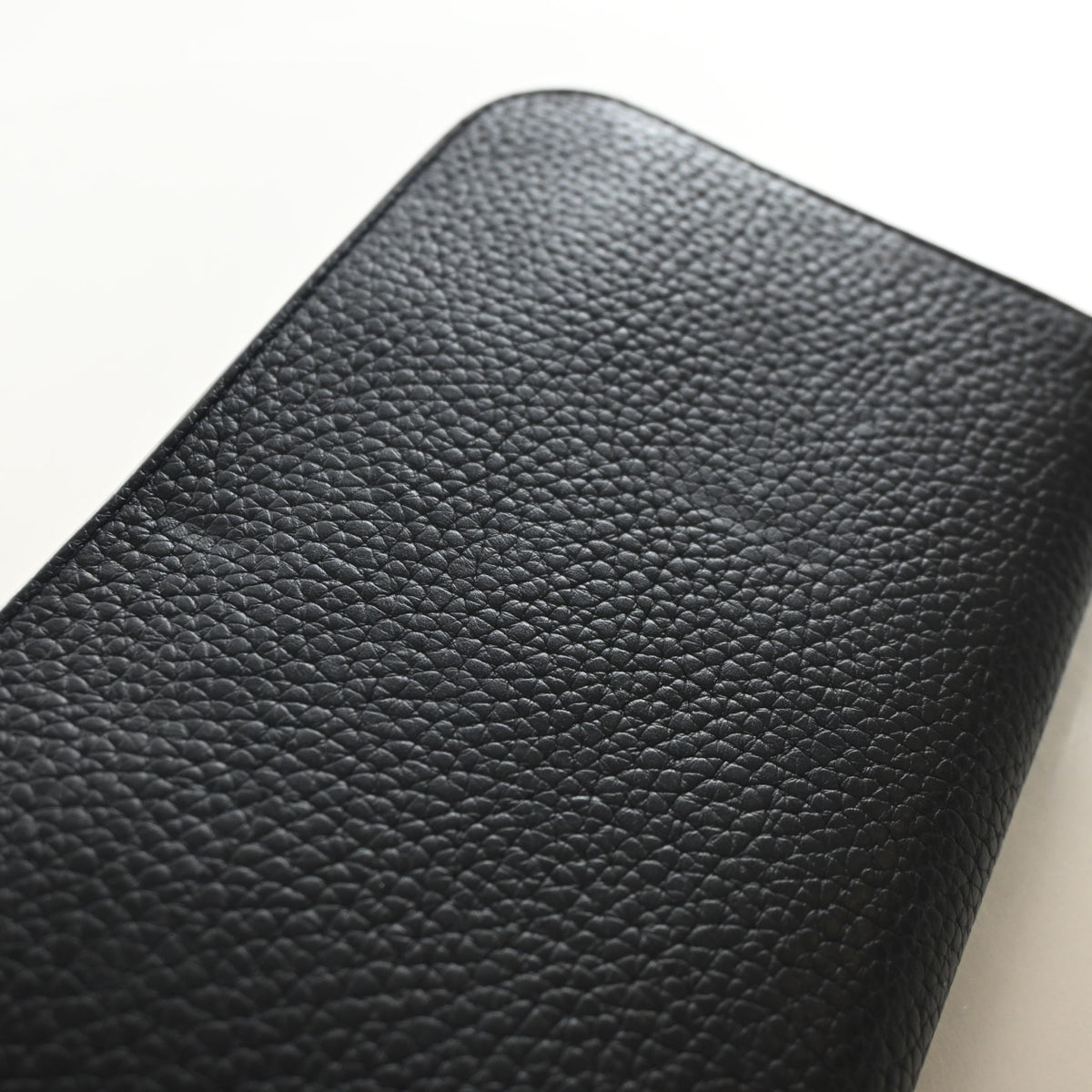 Pre-Owned Christian Dior Wallet Calfskin Zip Around, base and feet view