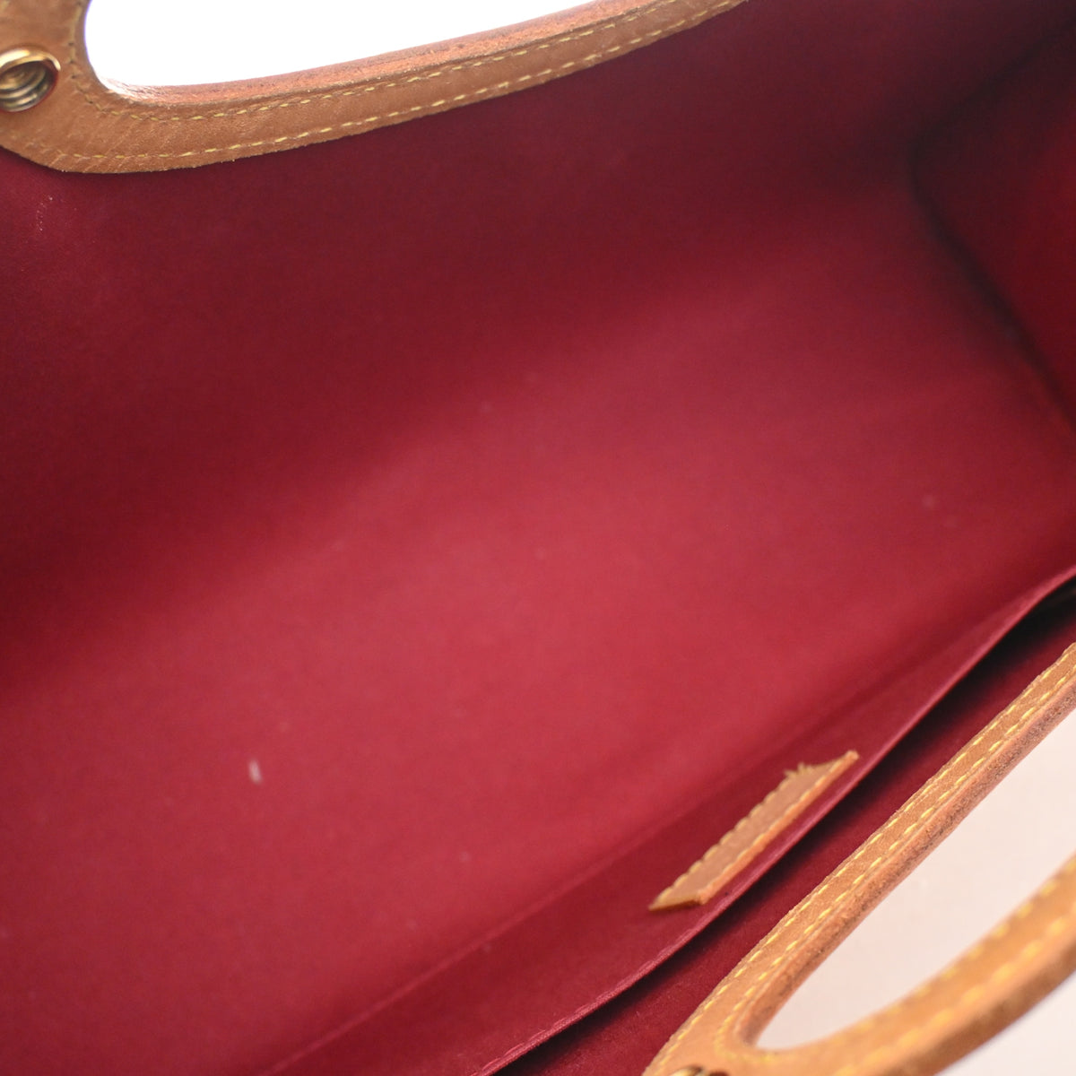 Pre-Owned Louis Vuitton Monogram Vernis Roxbury, open interior with lining