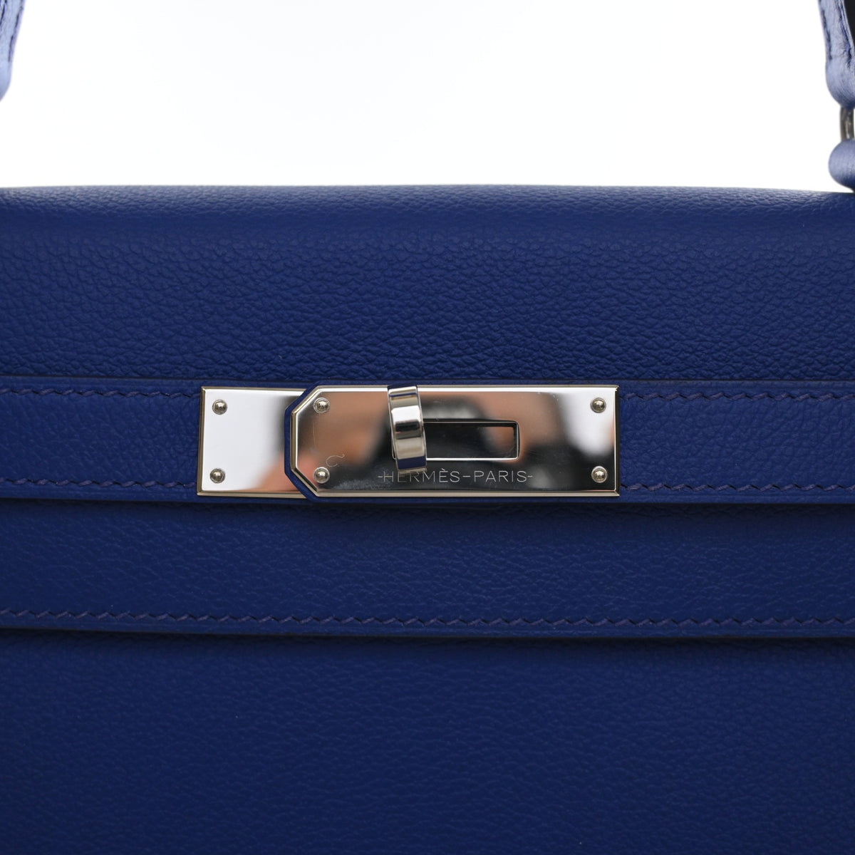 Pre-Owned Hermès Kelly 28 Bleu Royal Evercolor Leather Verso, silver hardware close-up