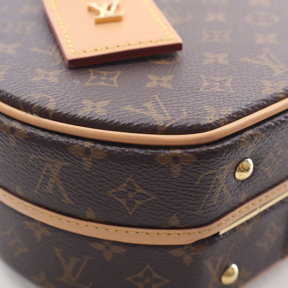 Pre-Owned Louis Vuitton Monogram Petite Boite Chapeau, corner and edge detail