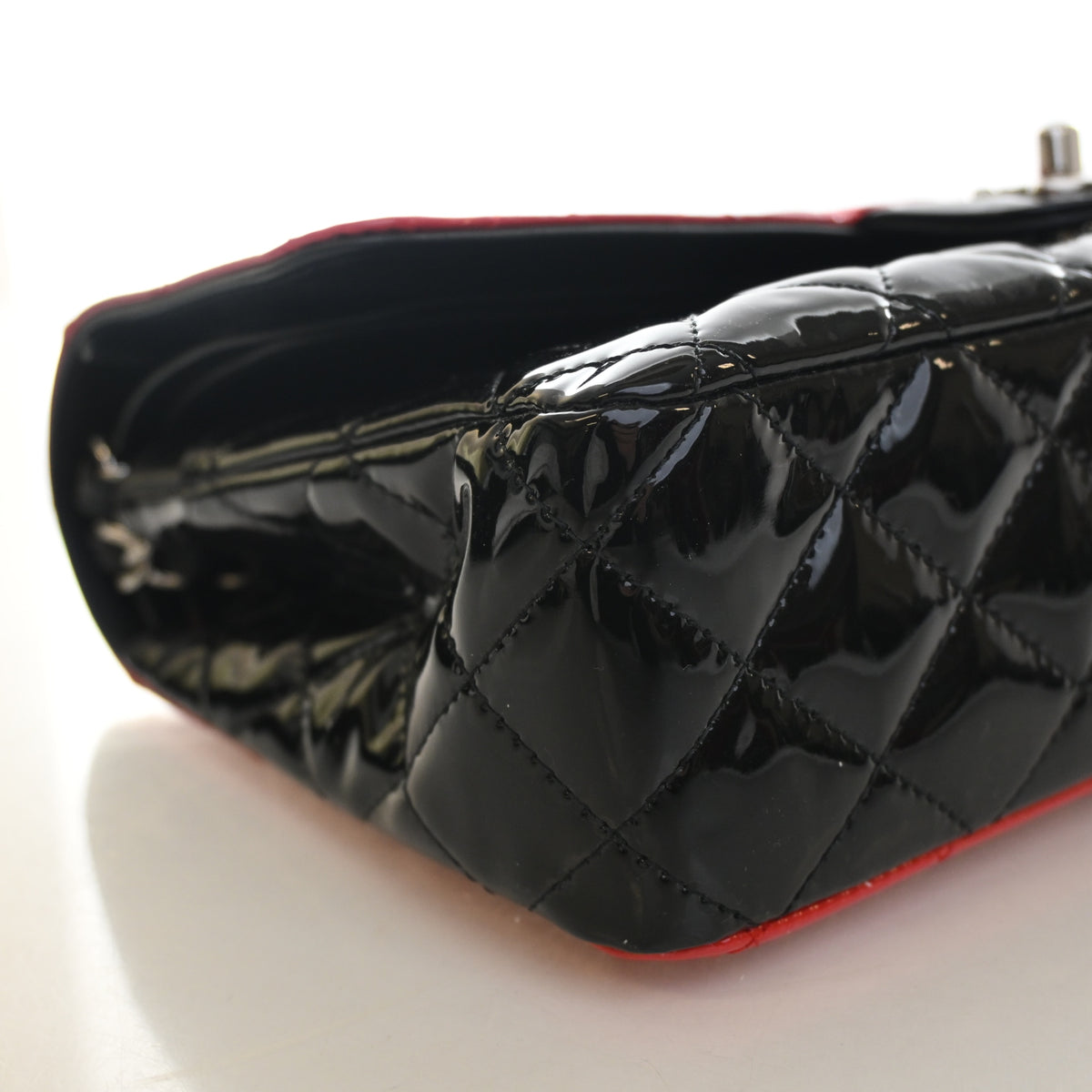 Pre-Owned Chanel Classic Double Flap Medium Patent Leather Bag, corner and edge detail