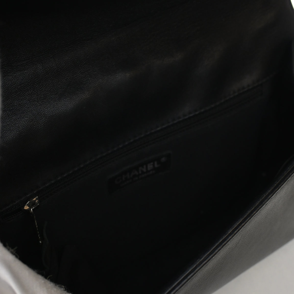 Pre-Owned Chanel Boy Bag Medium Lambskin Perforated, open interior with lining