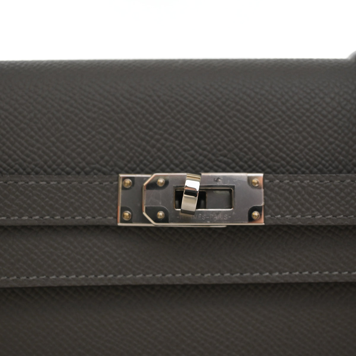 Pre-Owned Hermès Kelly To Go Gris Meyer Epsom Leather Wallet, silver hardware close-up