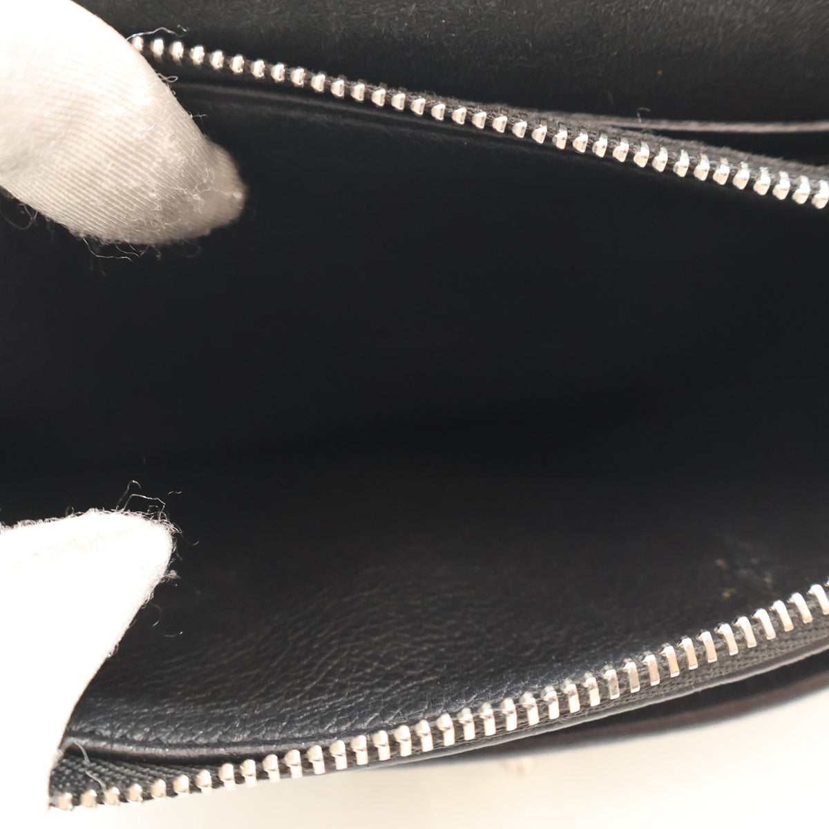 Pre-Owned Louis Vuitton Pochette Calfskin Mylockme Chain, open interior with lining, photo 15 of 16