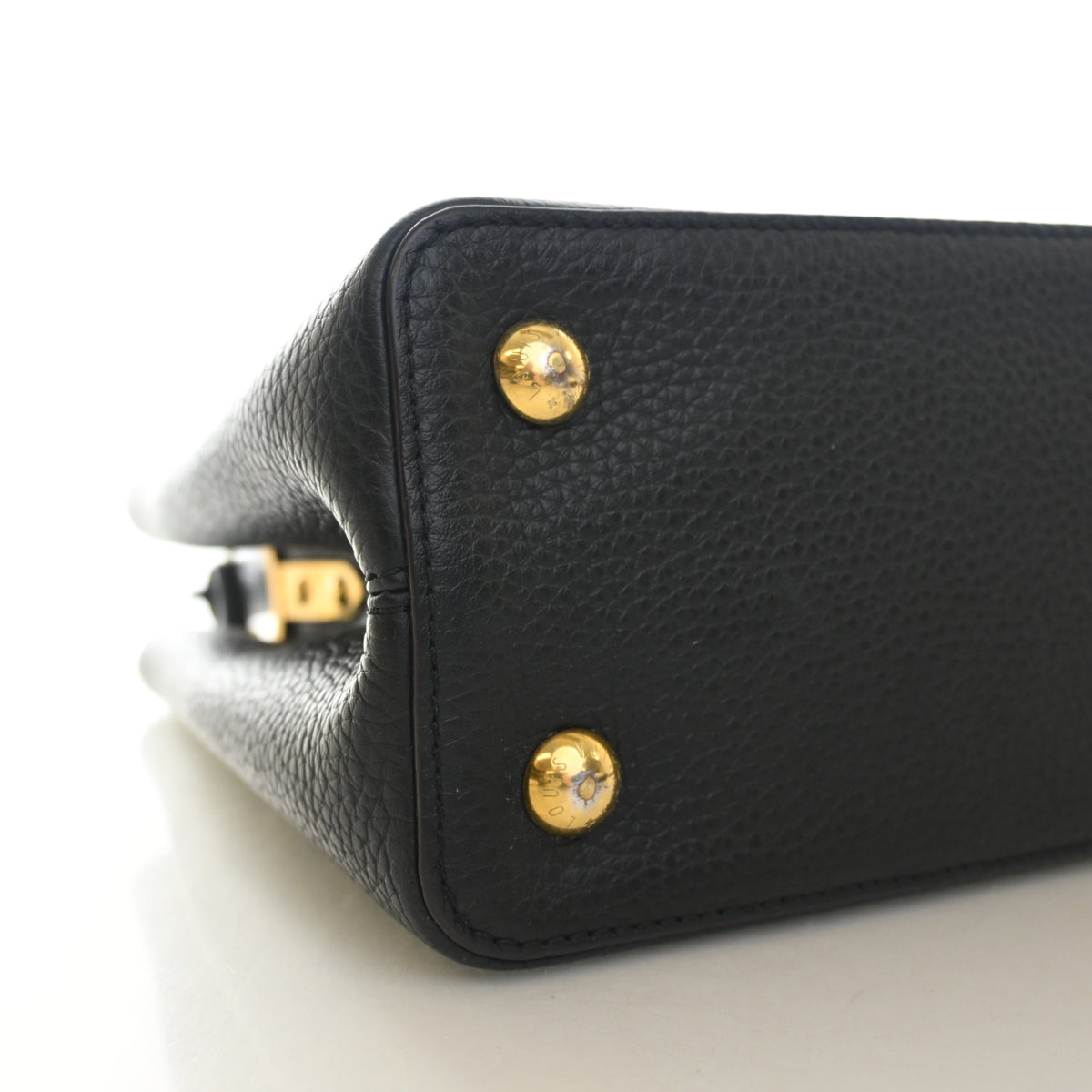 Pre-Owned Louis Vuitton PM Calfskin Capucines, base view