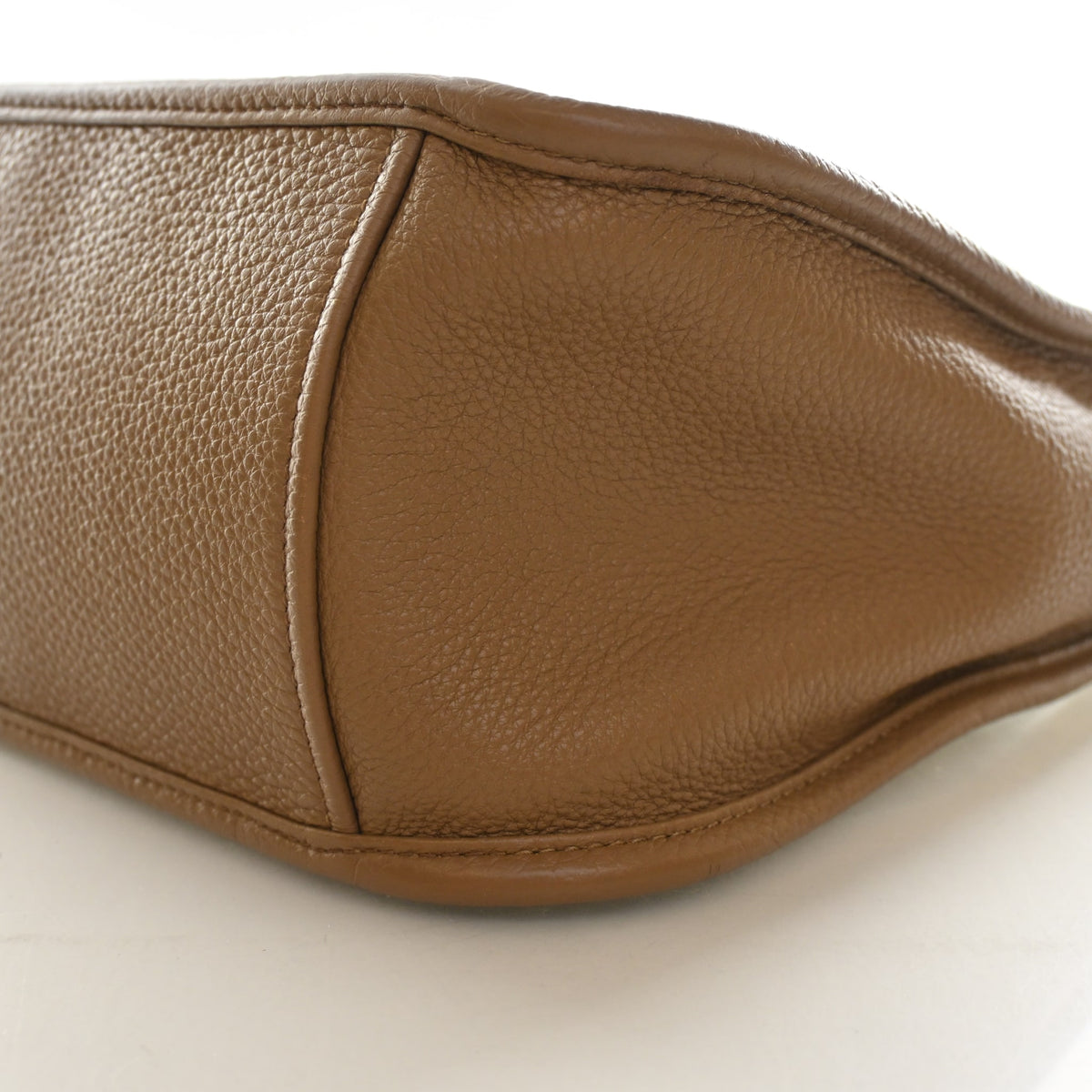 Pre-Owned Prada Shoulder Bag Vitello Daino Phenix, corner detail