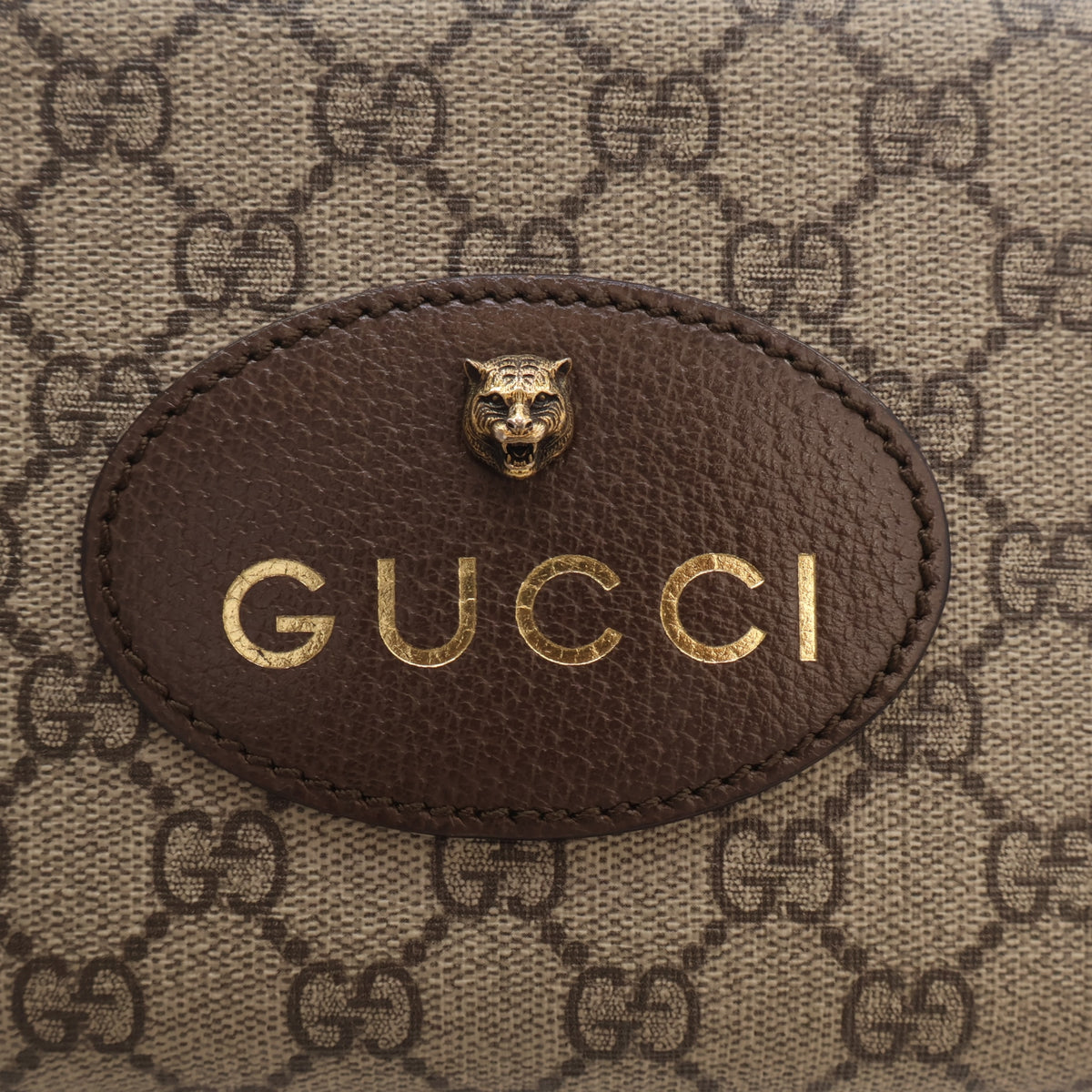 Pre-Owned Gucci Camera Bag GG Supreme Tiger, gold embossed logo detail