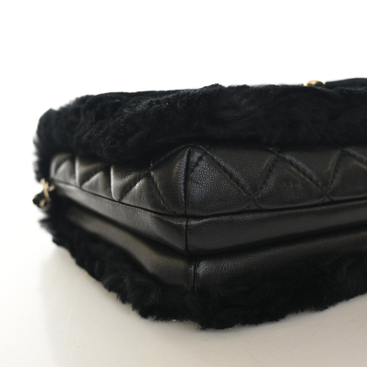 Pre-Owned Chanel Top Handle Shearling Oryalg Flap Bag, corner and edge detail