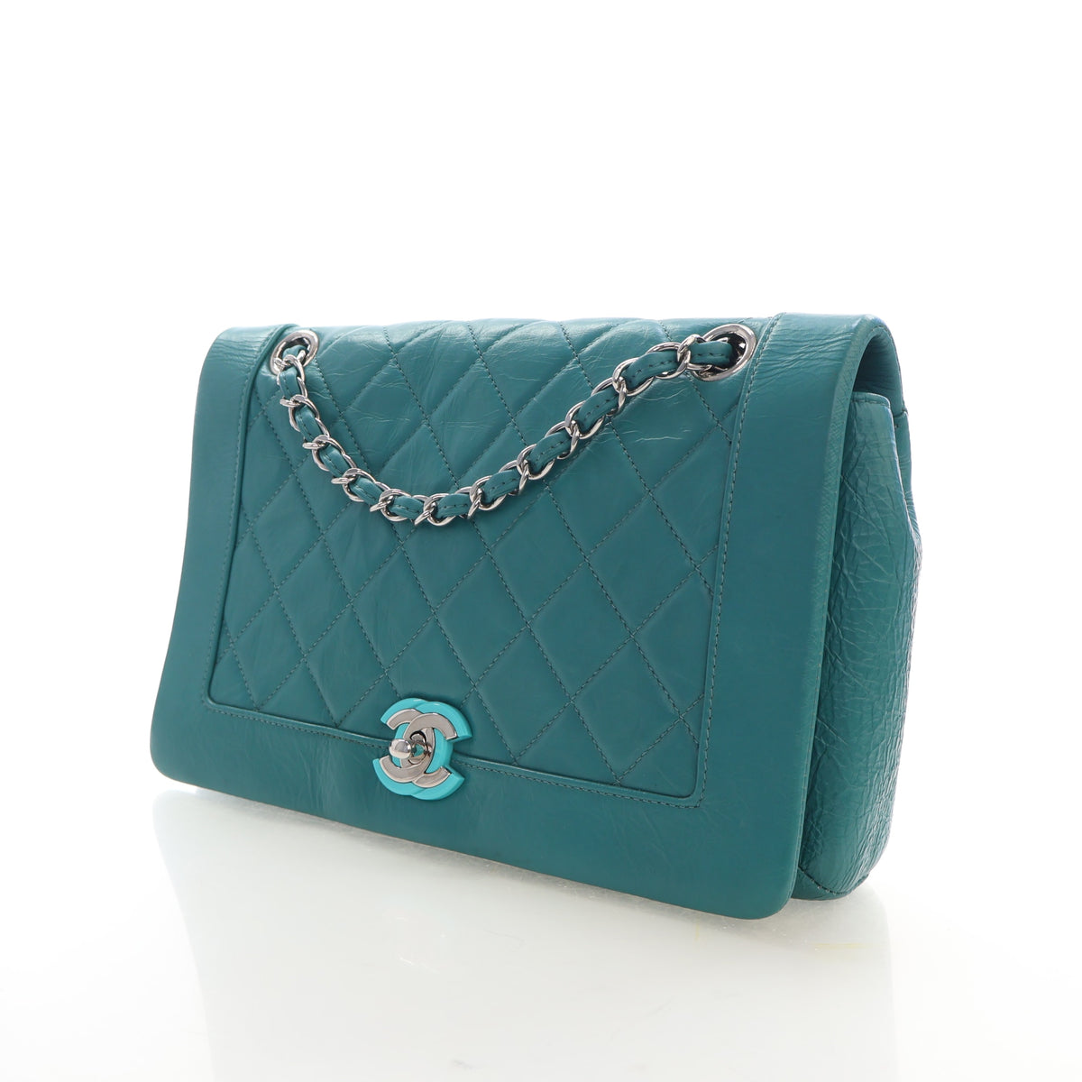 Pre-Owned Chanel Flap Bag Medium Crumpled Calfskin CC Full, three-quarter view, photo 3 of 17