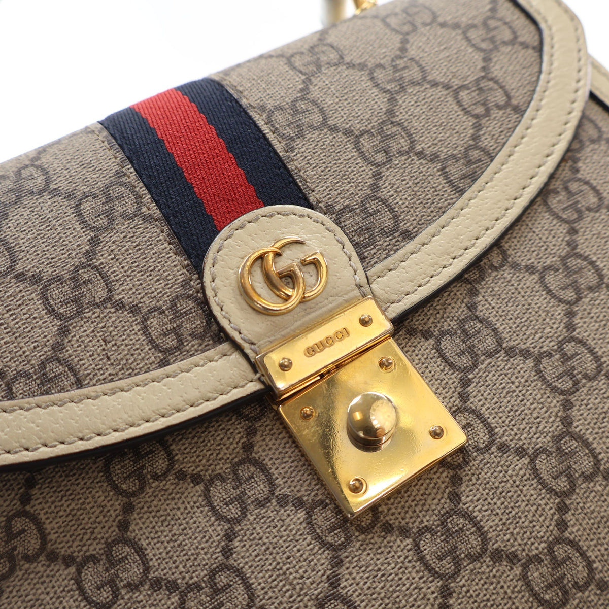 Pre-Owned Gucci Shoulder Bag Medium GG Supreme Ophidia, gold hardware close-up