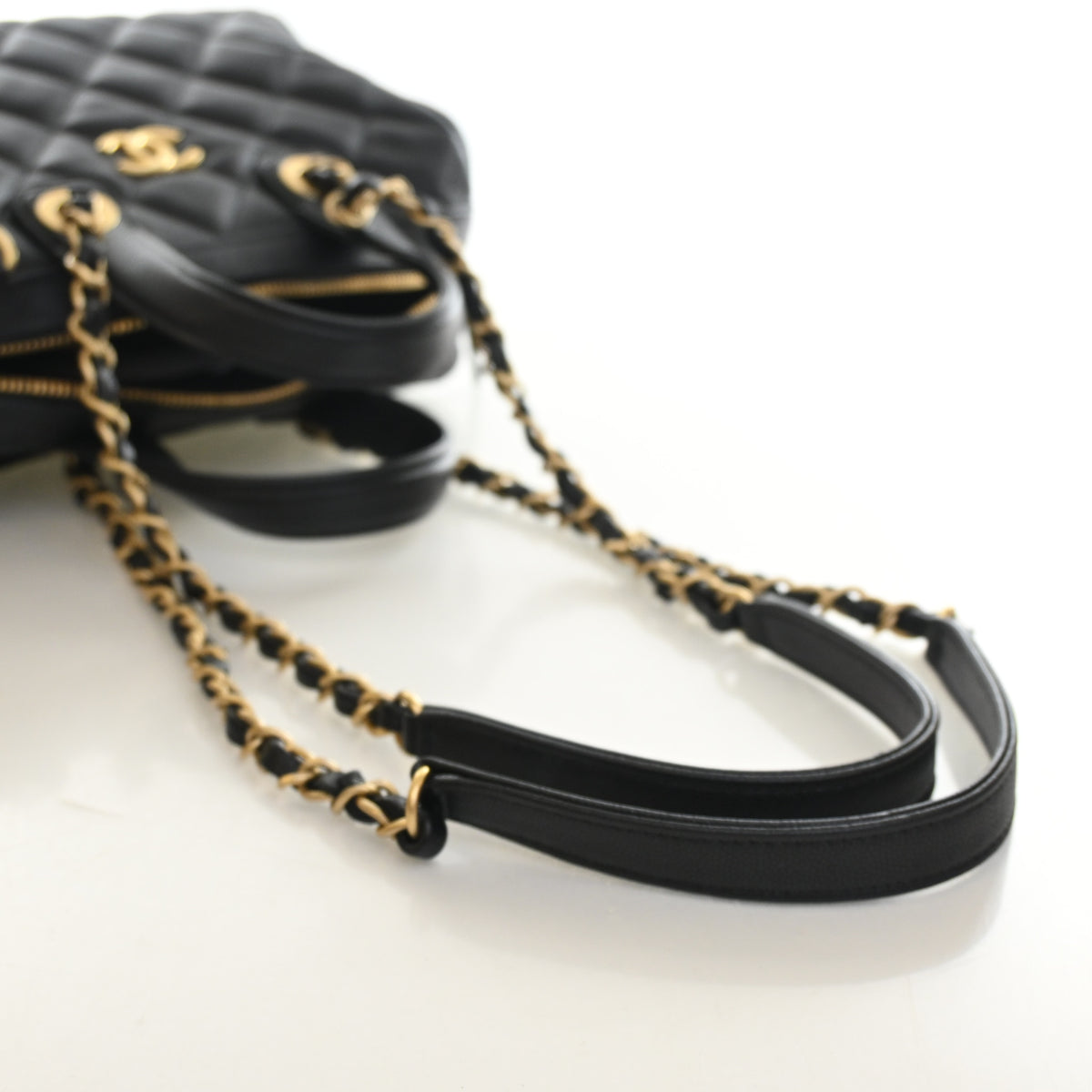 Pre-Owned Chanel Small Caviar Leather Bowling Bag, strap and chain detail
