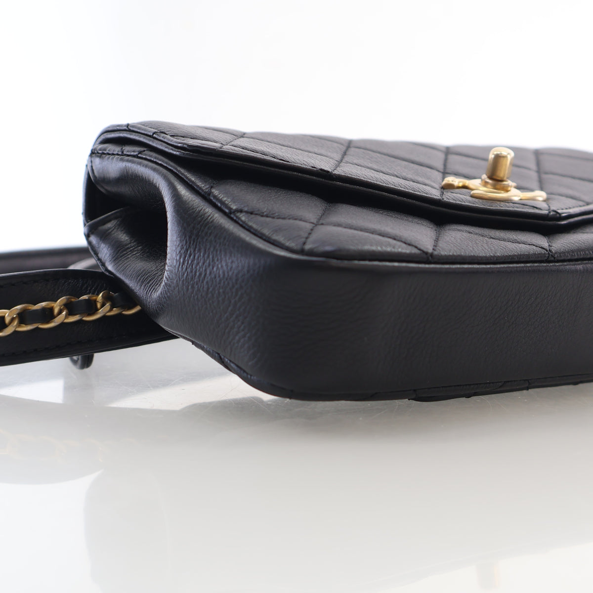 Pre-Owned Chanel Belt Bag Lambskin, side profile, photo 6 of 17