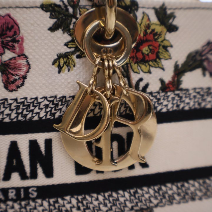 Pre-Owned Christian Dior Medium Embroidered Lady D-joy, gold hardware close-up