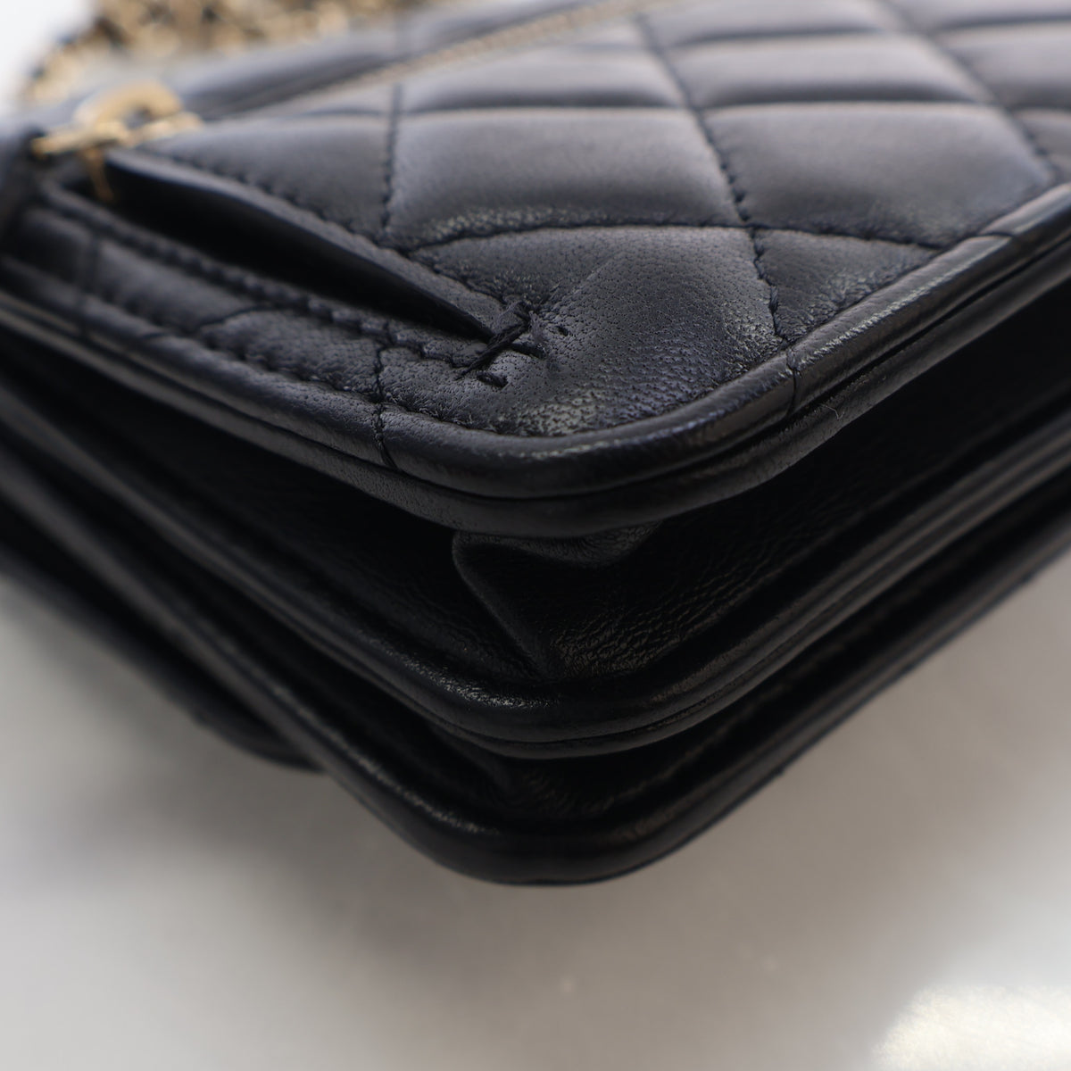Pre-Owned Chanel Wallet On Chain Lambskin Trendy CC WOC, corner detail