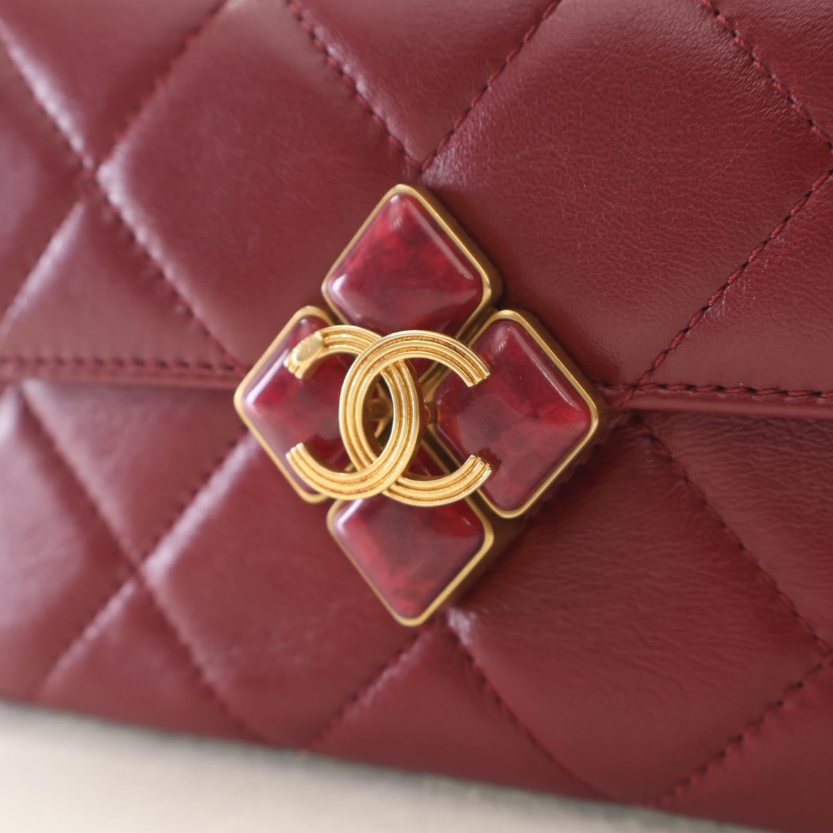 Pre-Owned Chanel Flap Bag Mini Lambskin Diamond Lock, gold embossed logo detail