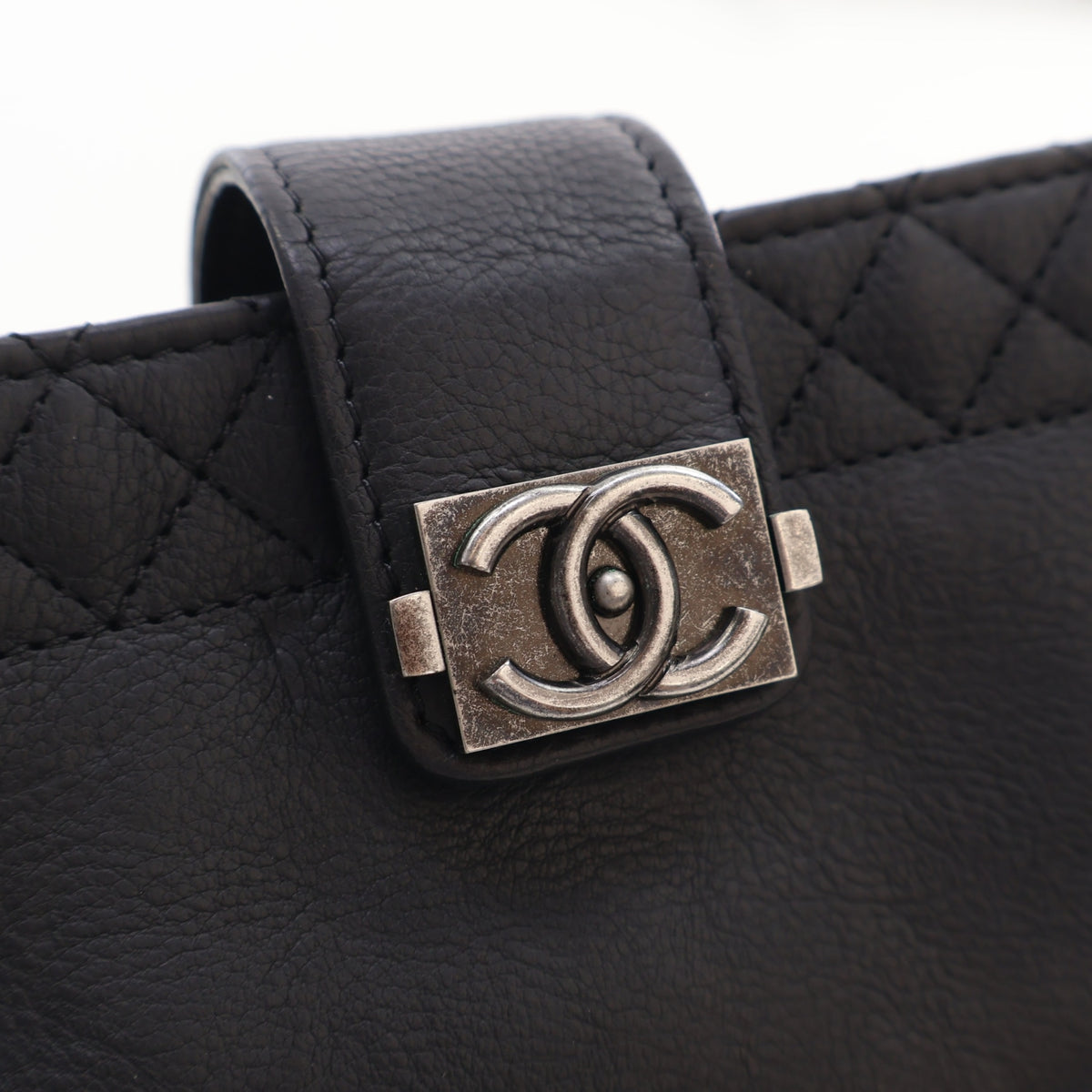 Pre-Owned Chanel Pochette Mini Calfskin Boy Reverso, silver hardware close-up
