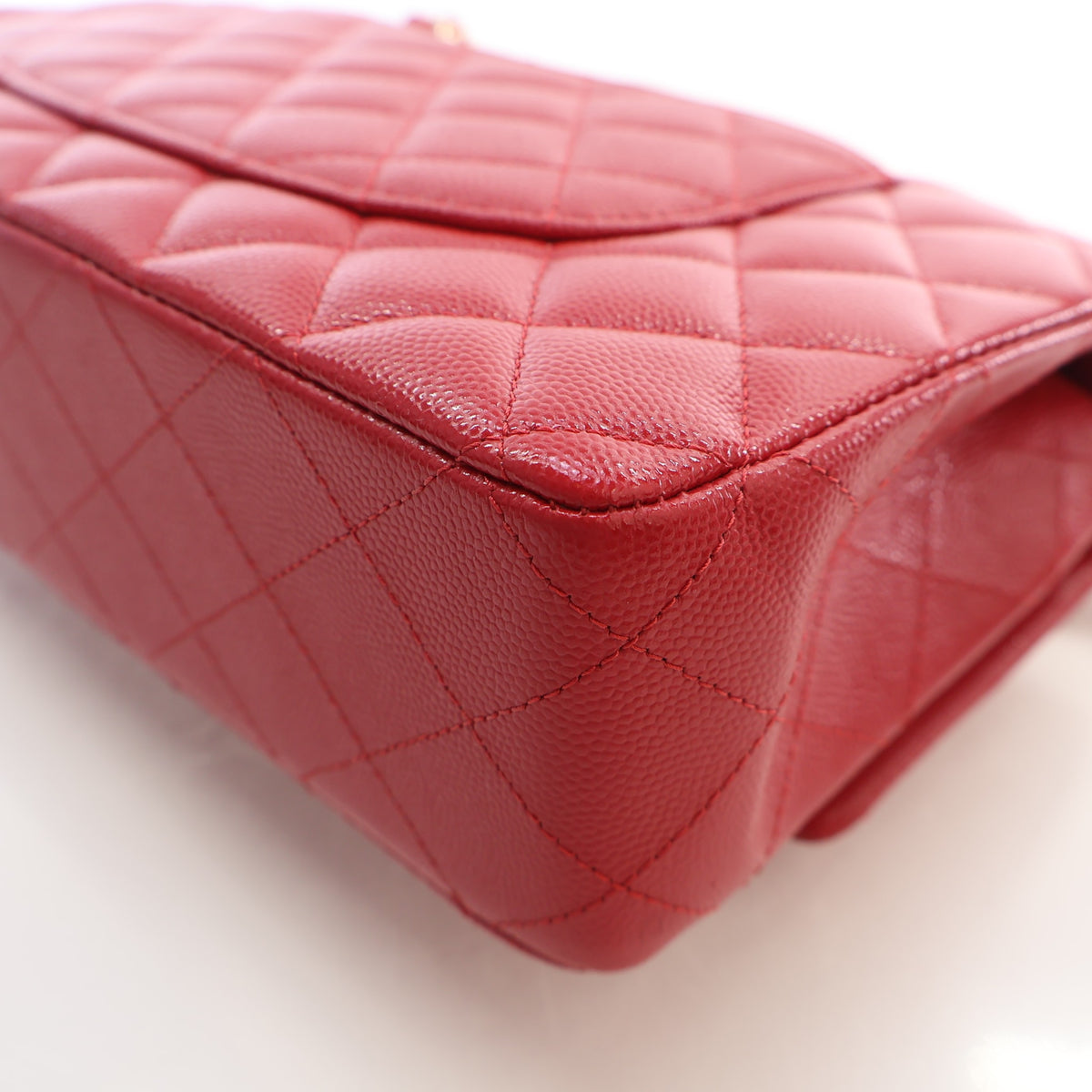 Pre-Owned Chanel Classic Double Flap Medium Caviar Leather Bag, corner and edge detail, photo 13 of 16