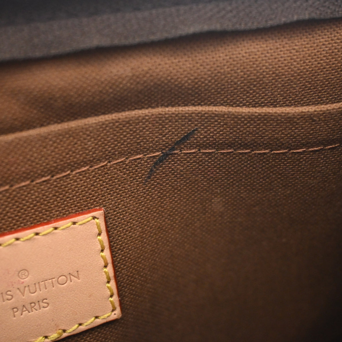 Pre-Owned Louis Vuitton Pochette Monogram Multi Accessoires, interior label and date code