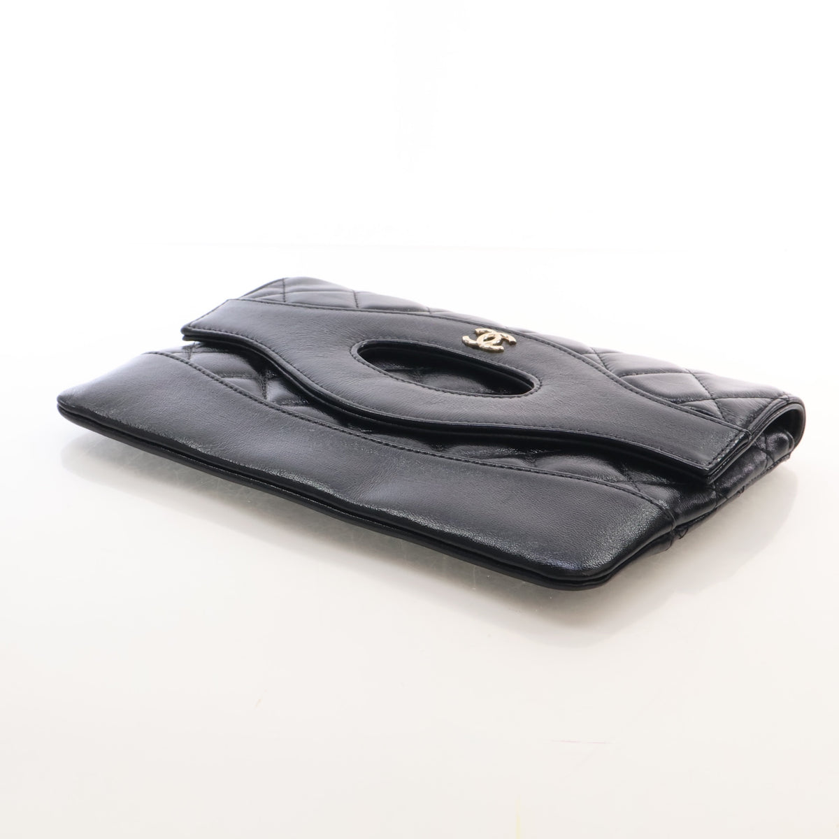 Pre-Owned Chanel Clutch Small Shiny Calfskin 31, open front view