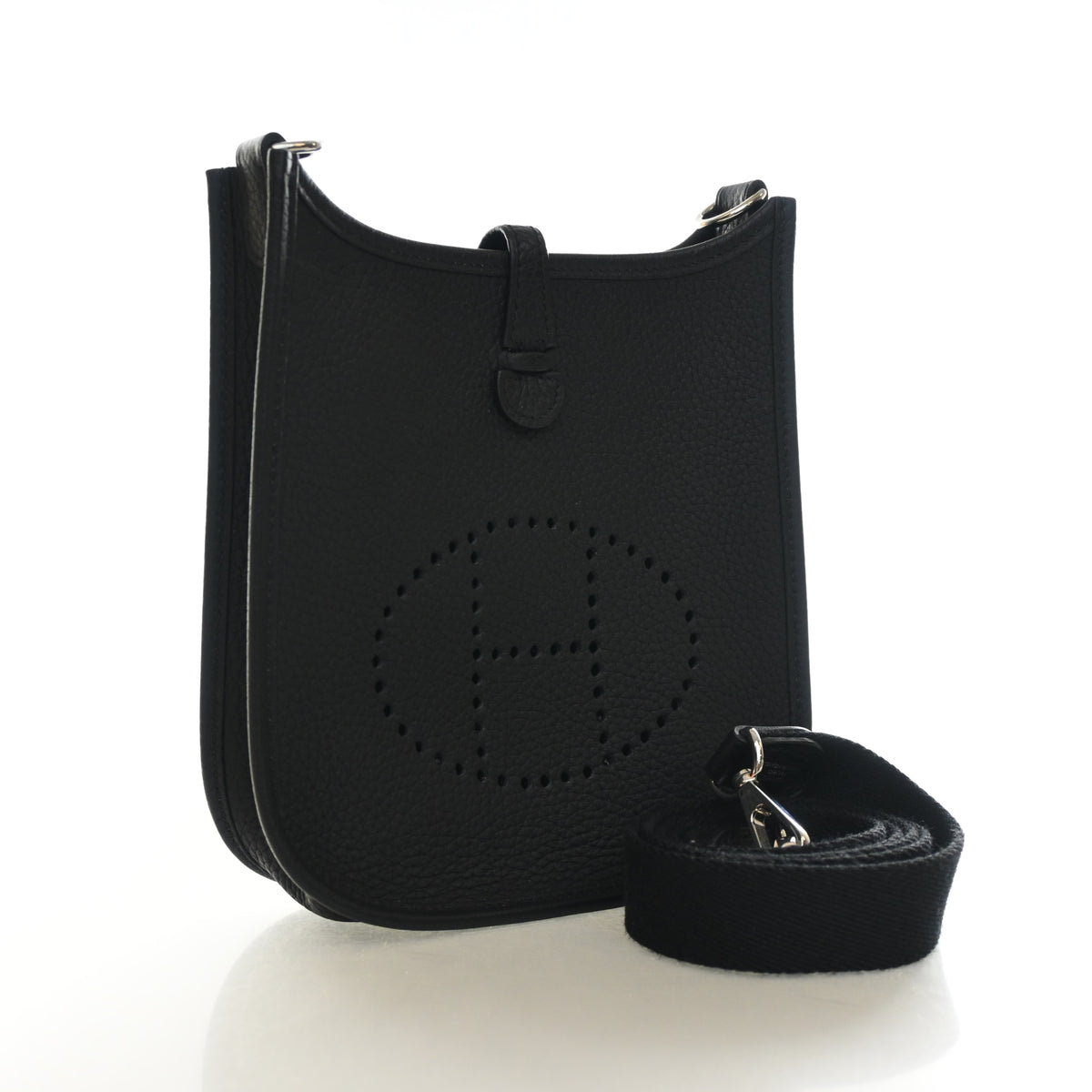 Pre-Owned Hermès Evelyne TPM Noir Clemence Leather 16, front view, photo 2 of 13