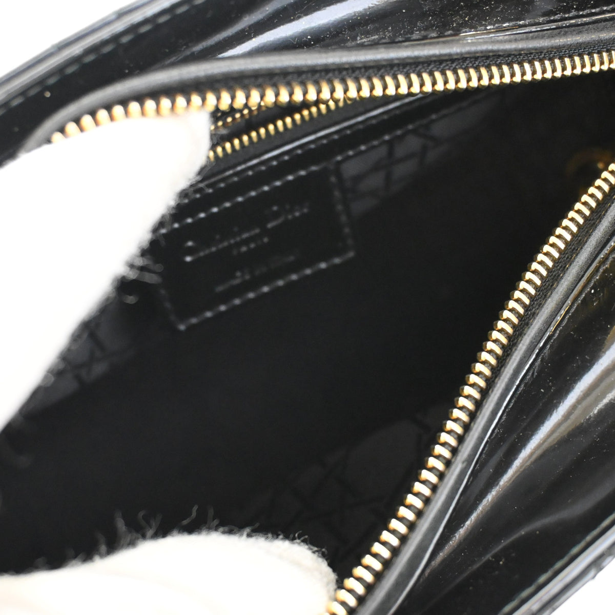 Pre-Owned Christian Dior Lady Dior Medium Patent Leather, open interior with lining, photo 14 of 17