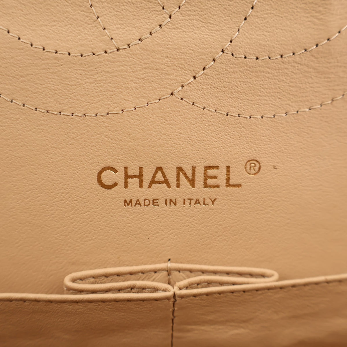 Pre-Owned Chanel Classic Double Flap Jumbo Caviar Leather Bag, logo detail, photo 15 of 17