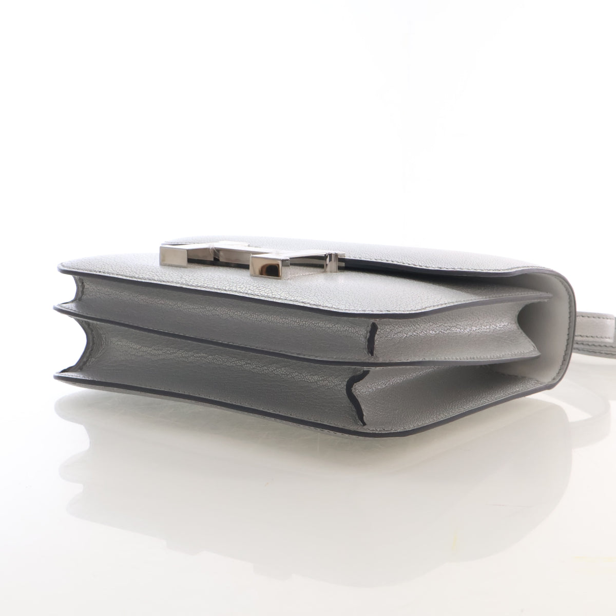 Pre-Owned Hermès Constance 18 Argent Chevre Leather Chamkilight, side view