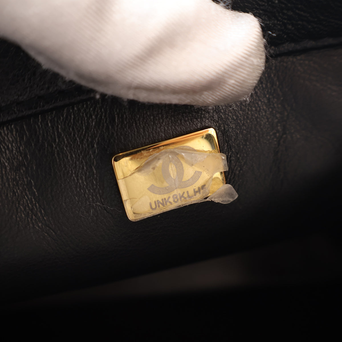 Pre-Owned Chanel Flap Bag Medium Lambskin Chain, gold embossed logo detail