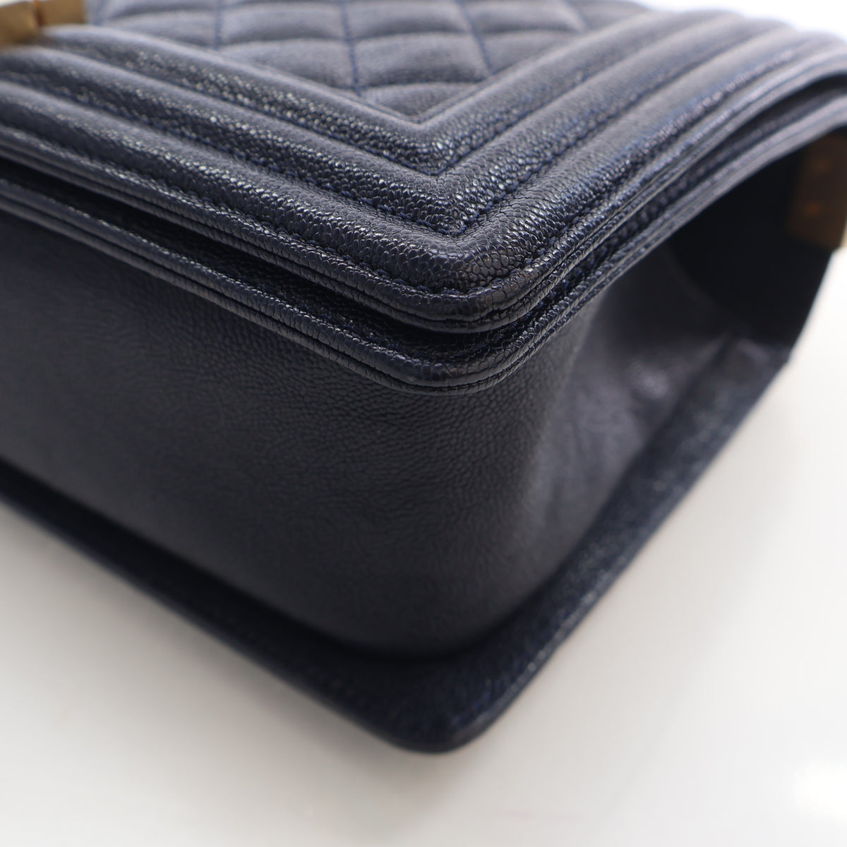 Pre-Owned Chanel Boy Bag Medium Caviar Leather, corner and edge detail, photo 8 of 18