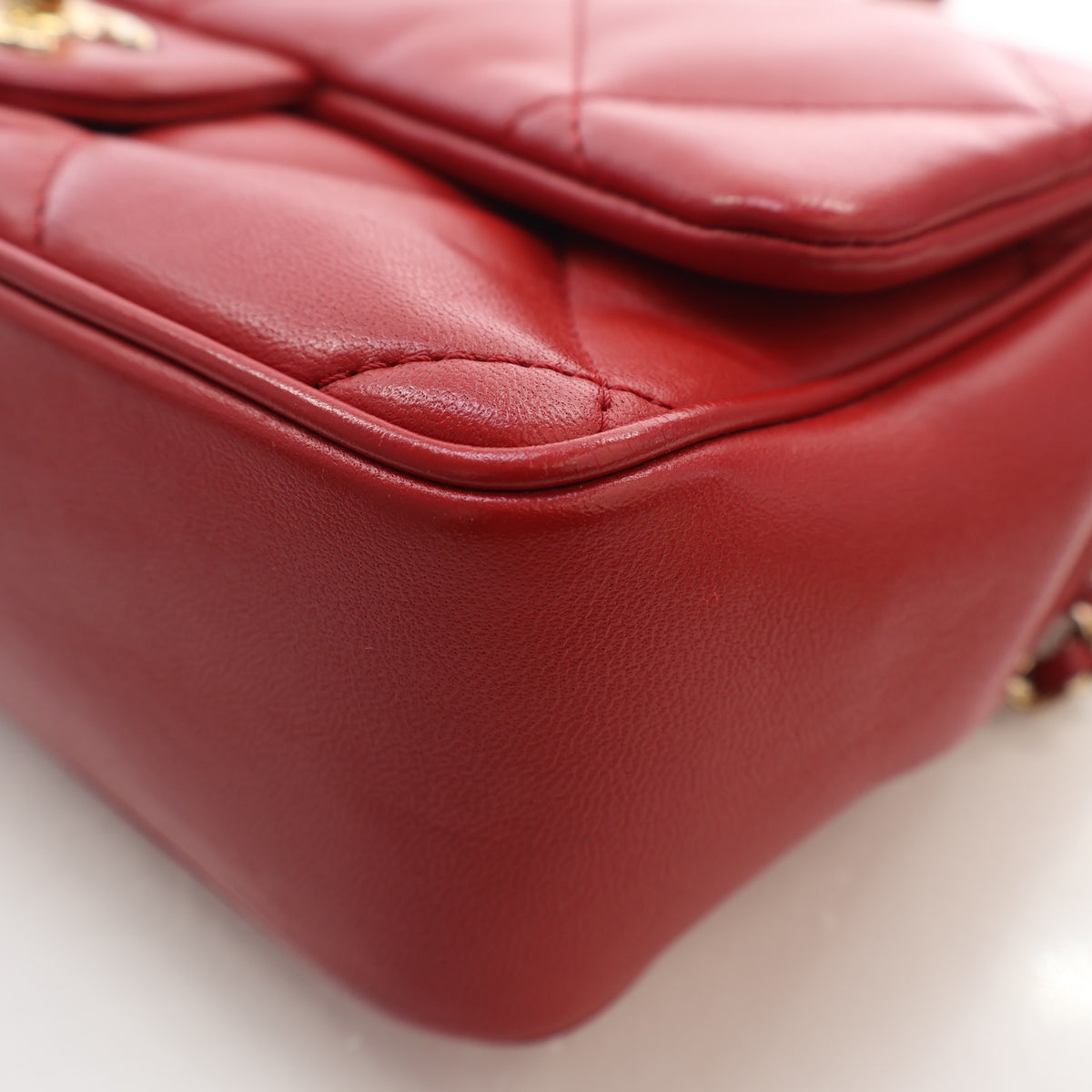 Pre-Owned Chanel Flap Bag Small Lambskin Rectangular, corner detail