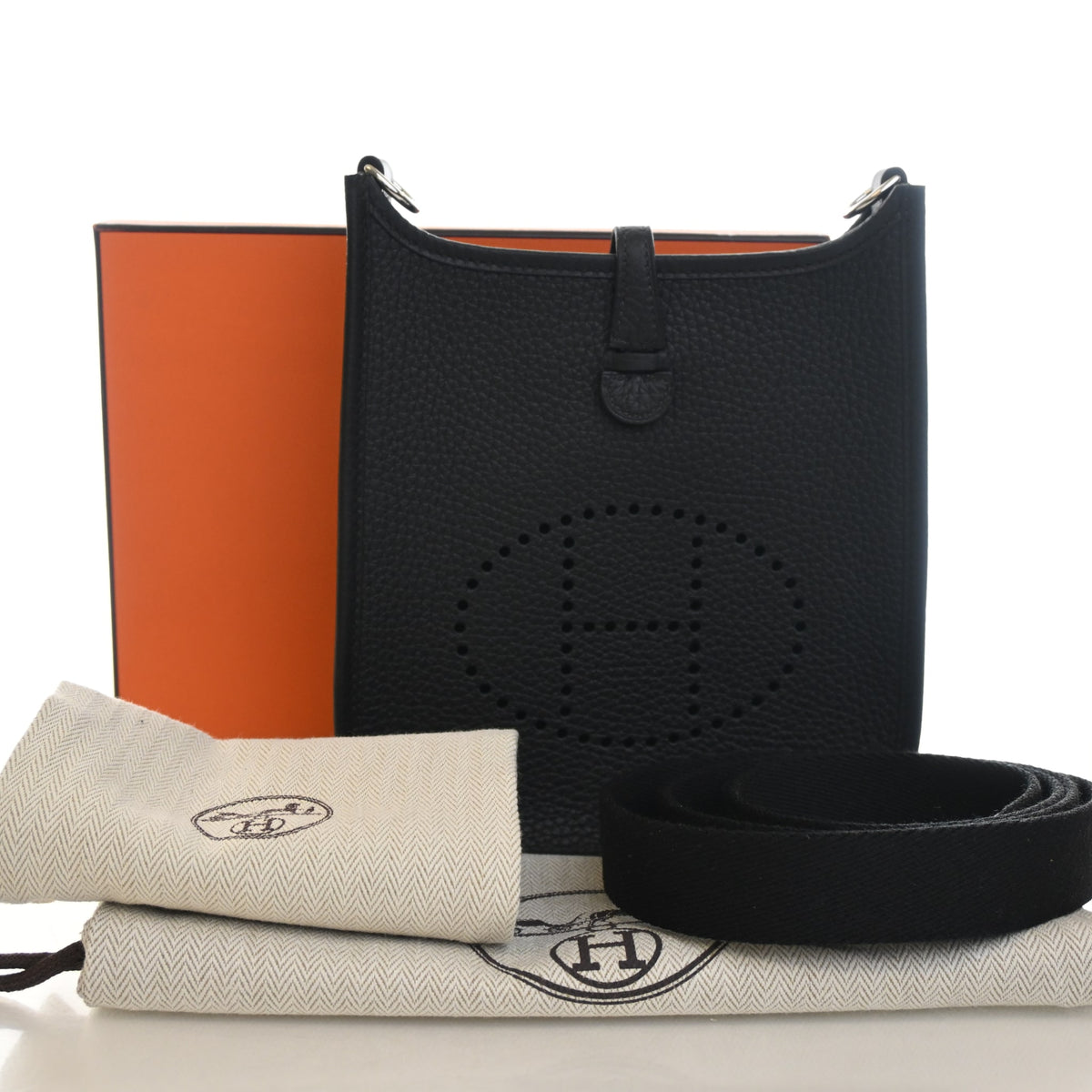 Pre-Owned Hermès Evelyne TPM Noir Clemence Leather 16, with dust bag