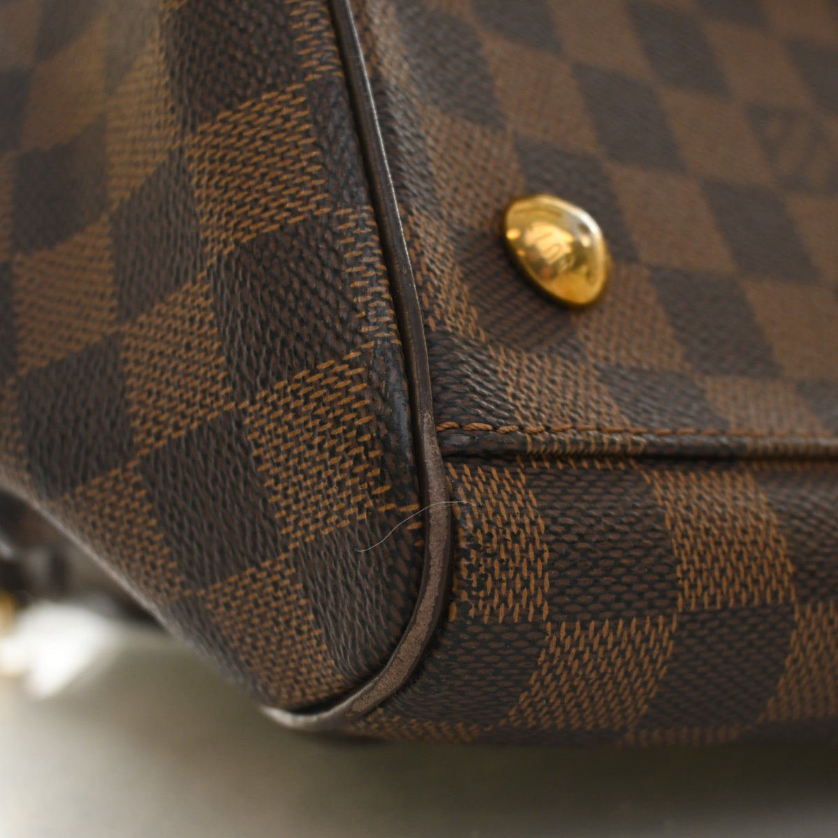 Vintage Louis Vuitton PM Damier Ebene Trevi, corner detail