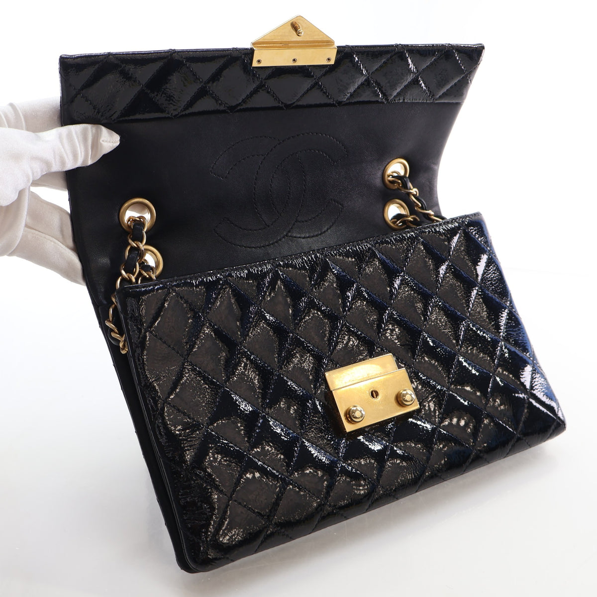 Pre-Owned Chanel Flap Bag Medium Patent Leather Accordion Single, open interior with lining