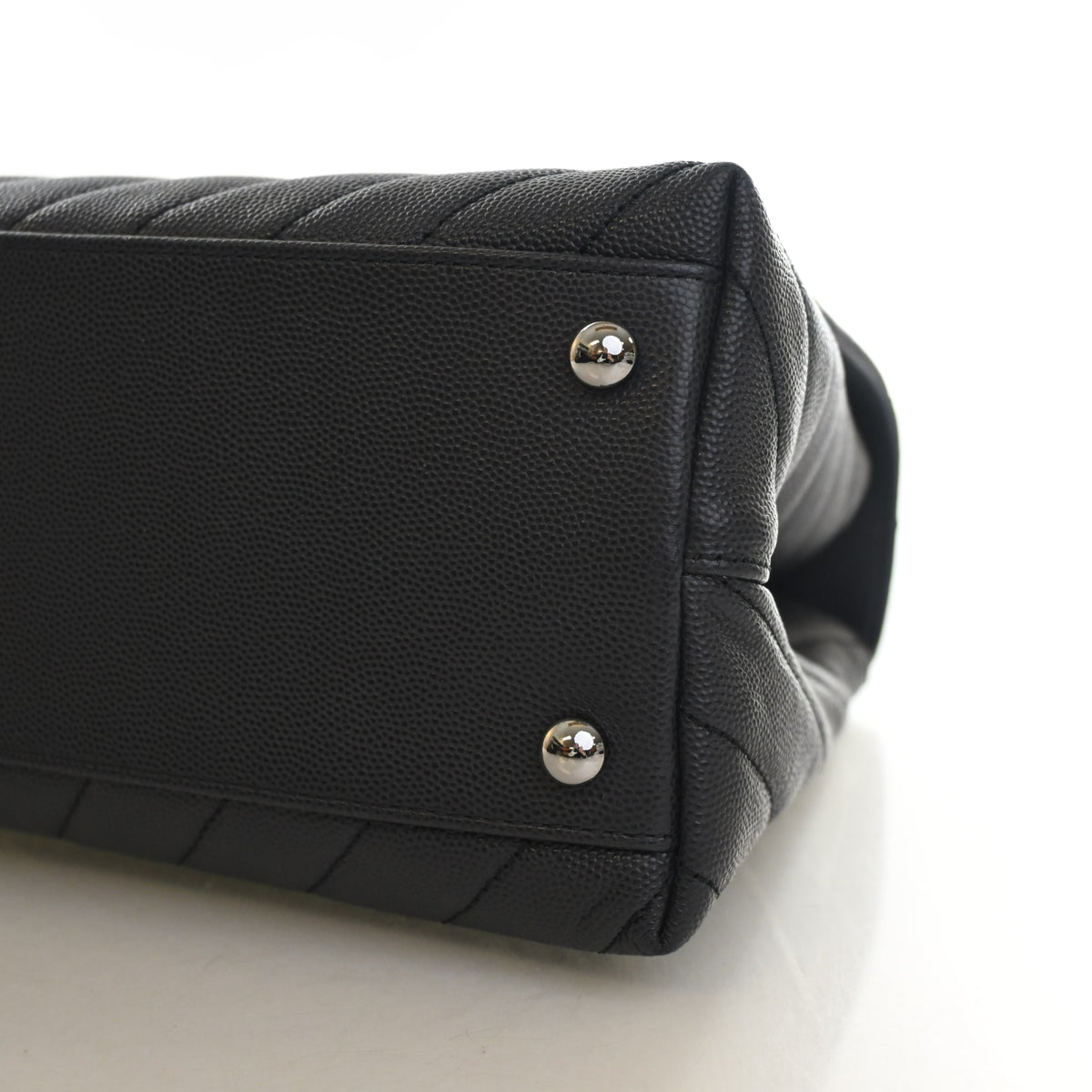 Pre-Owned Chanel Coco Handle Medium Caviar Leather Bag, base and feet view, photo 8 of 17