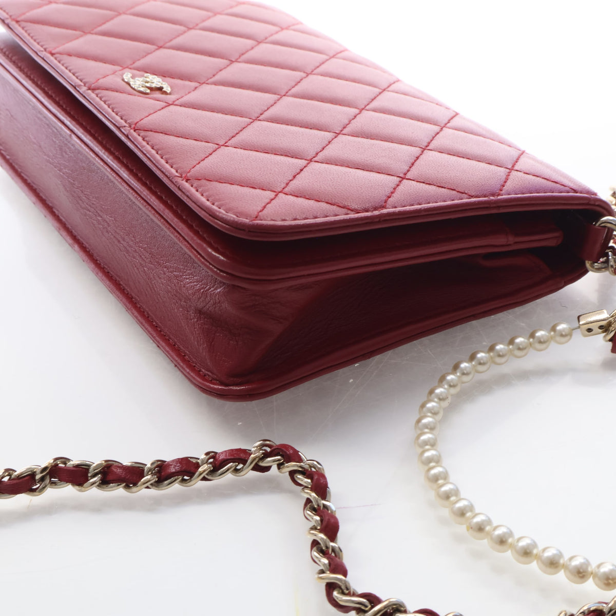 Pre-Owned Chanel Wallet On Chain Lambskin Pearl, side profile, photo 8 of 18