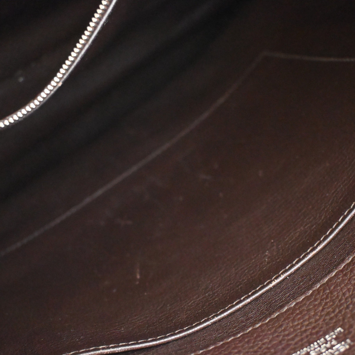 Pre-Owned Hermès Kelly 26 Chocolat Clemence Leather So, open interior