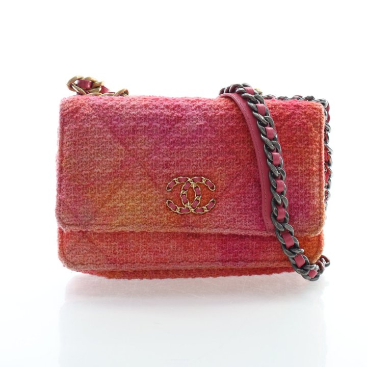 Chanel Tweed 19 Wallet On Chain (WOC)