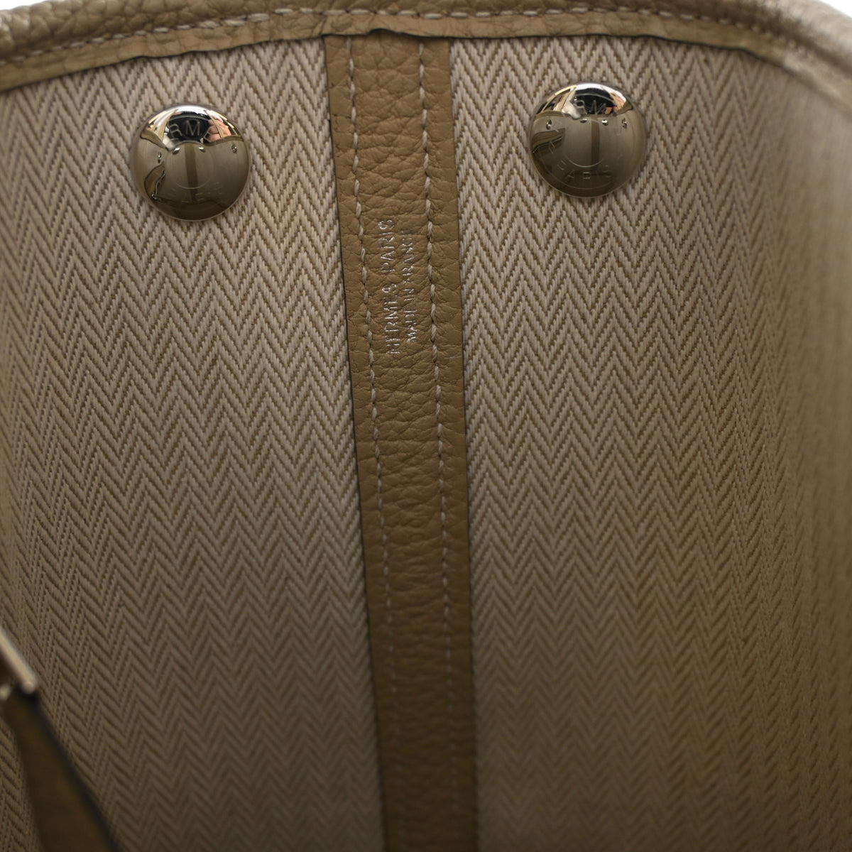 Pre-Owned Hermès 23 Trench Negonda Neo Garden Party, open interior