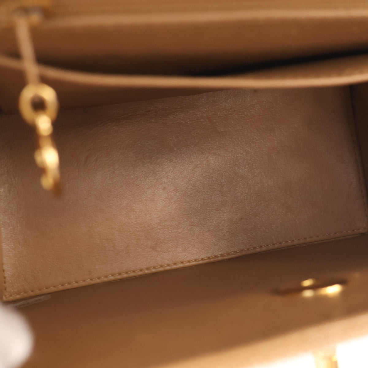 Chanel Vintage Caviar Diamond Stitch Shoulder Bag, photo 16 of 18