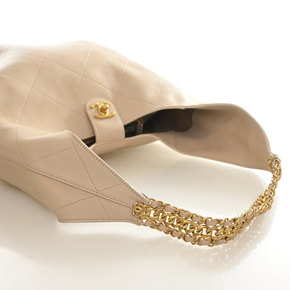Chanel Medium Shiny Lambskin Hobo, photo 10 of 15