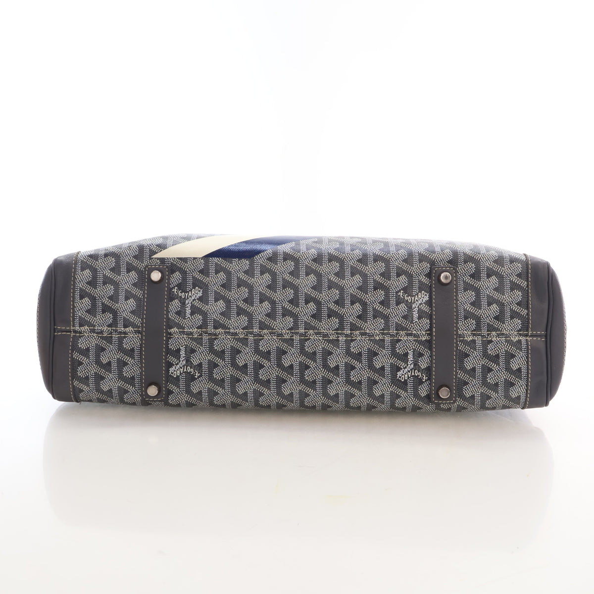 Pre-Owned Goyard MM Goyardine Artois, base and feet view, photo 9 of 19