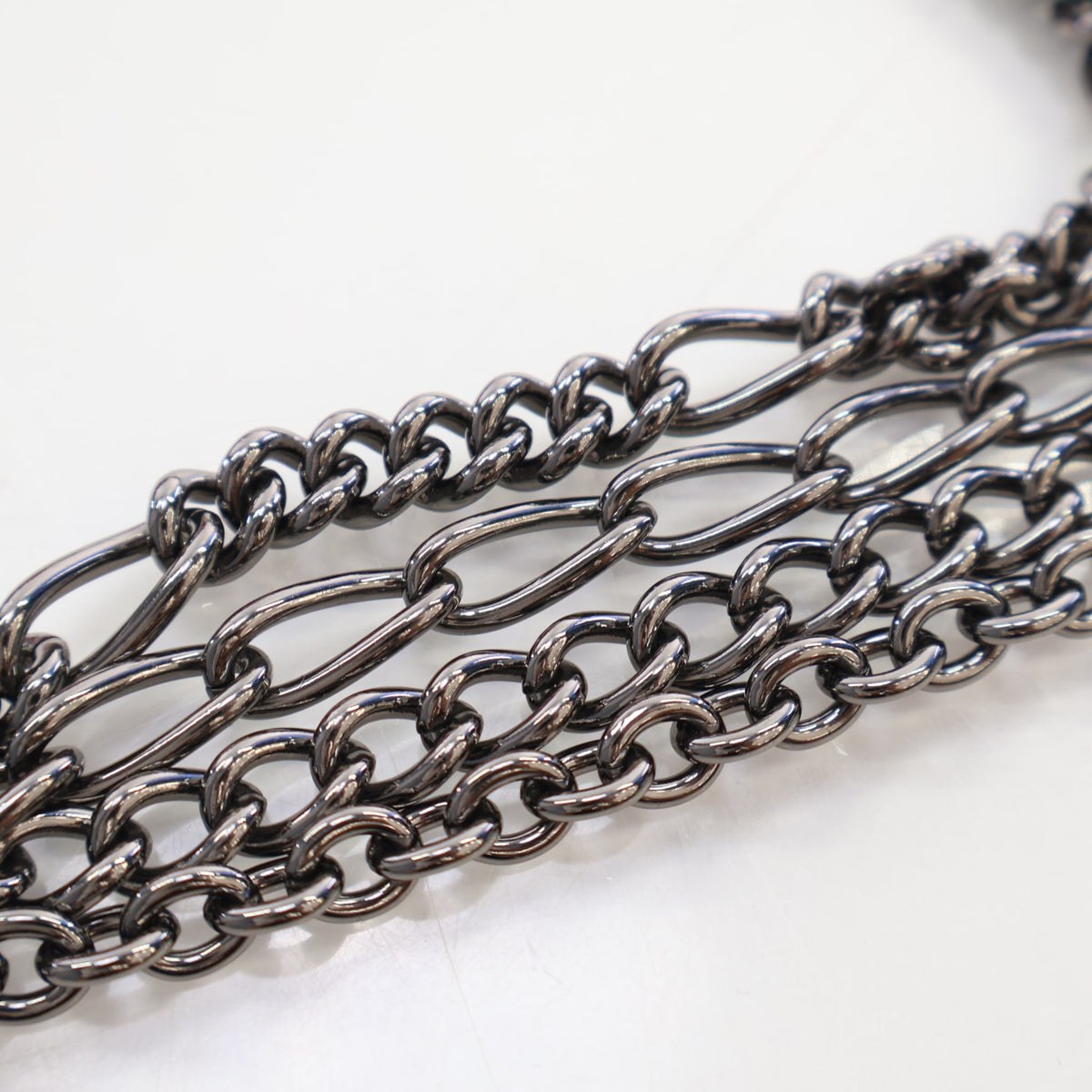 Pre-Owned Chanel Flap Bag Mini Lambskin Classic Single, strap and chain detail