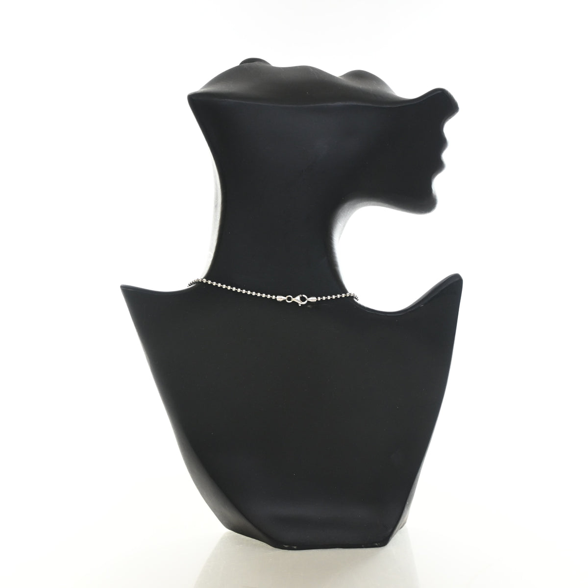 Pre-Owned Gucci Necklace Dog Tag, worn on model, photo 6 of 7