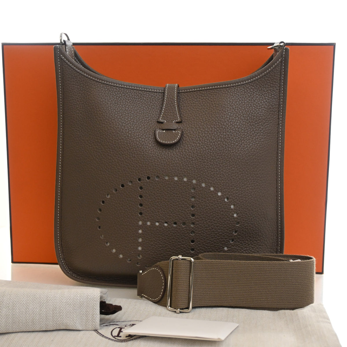 Pre-Owned Hermès Evelyne 29 Etoupe Clemence Leather III, front view, photo 13 of 13