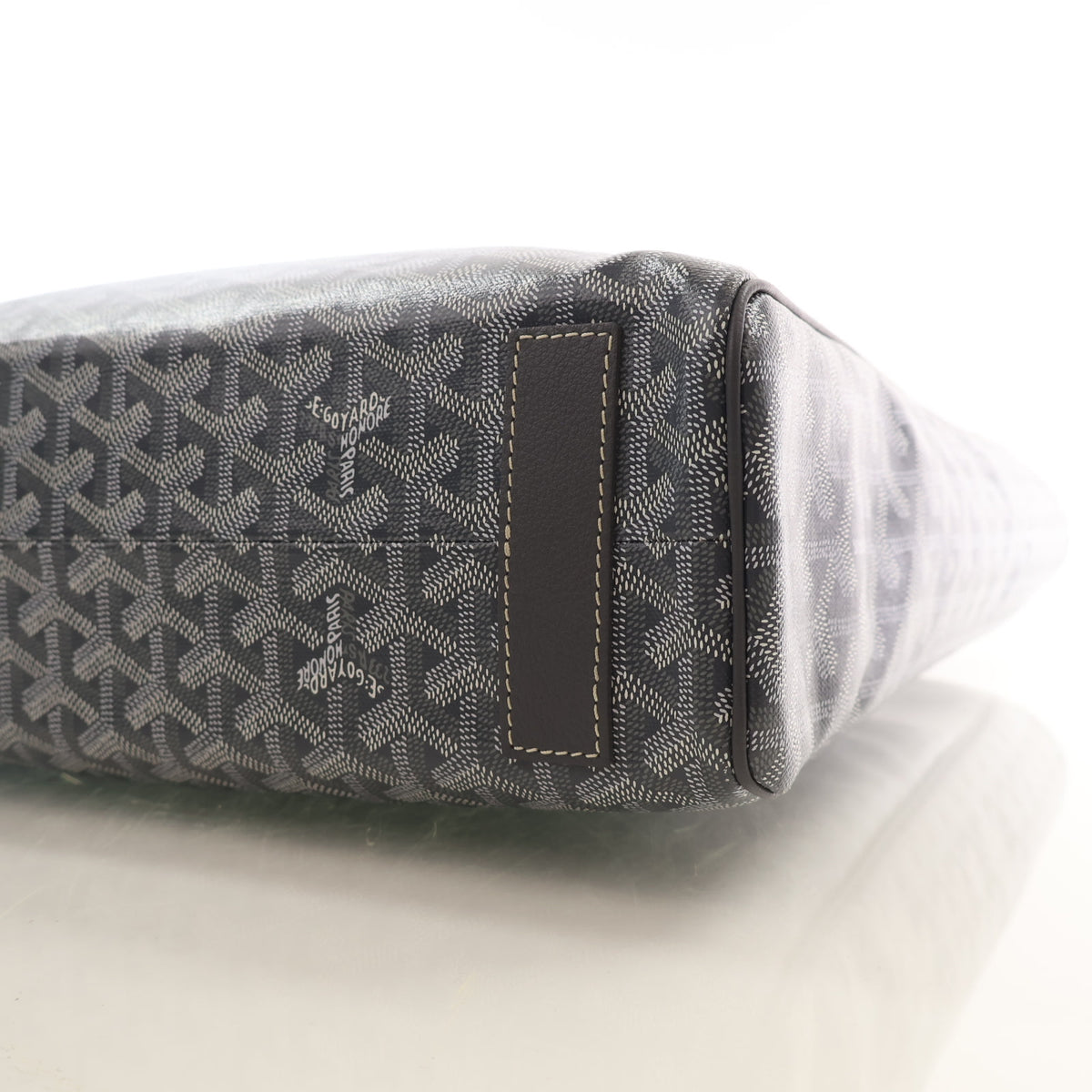 Pre-Owned Goyard Goyardine Voltaire, base and feet view, photo 8 of 16