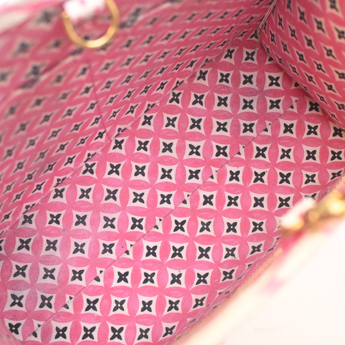 Pre-Owned Louis Vuitton Onthego PM Monogram Giant By The Pool 2.0, open interior