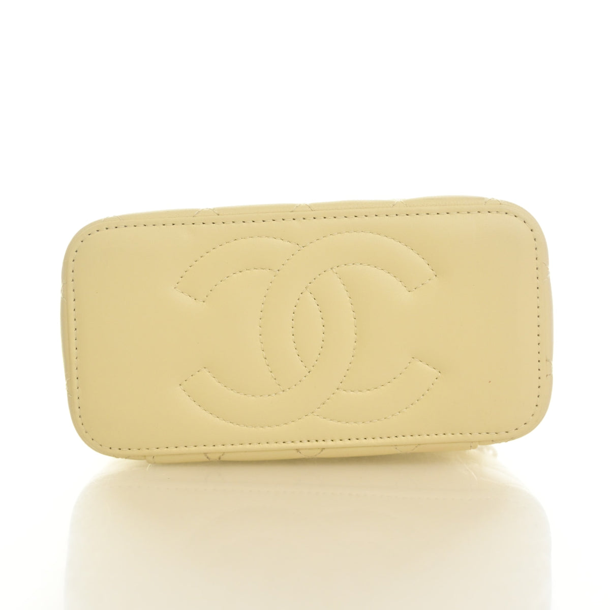 Pre-Owned Chanel Vanity Small Lambskin Pearl Crush, base and feet view, photo 10 of 18