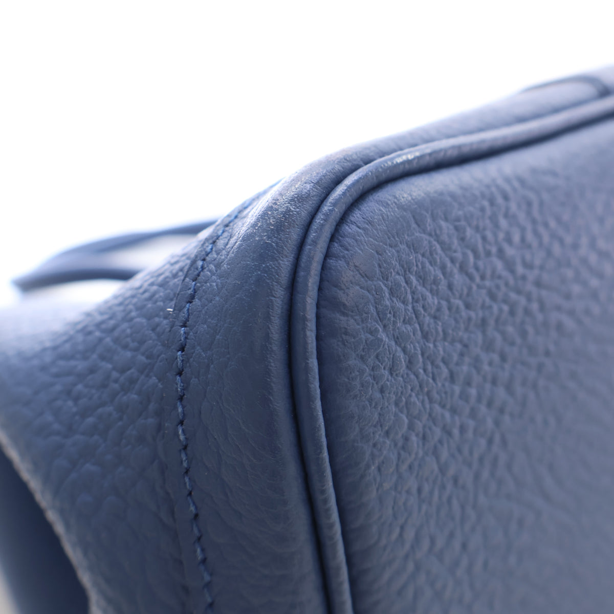 Pre-Owned Hermès 36 Bleu Brighton Negonda Garden Party, corner and edge detail, photo 9 of 17